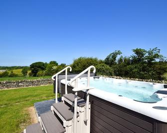 Trehafod - Menai Bridge - Pool
