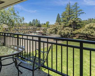 Best Western Gold Country Inn - Grass Valley - Balcony