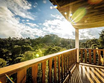 Velinn Pousada Villa Paty II - Campos do Jordão - Balcony