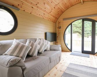 Willow Pod - Arundel - Living room