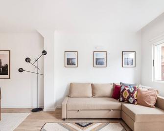 Gaia01 · Gaia Retreat 2 Bd · A/C - Vila Nova de Gaia - Living room