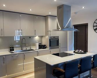The Hepworths Comfort, Edinburgh Way, Harlow - Harlow - Kitchen