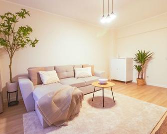 Comfy City Spot Close to Tripla Mall and Dining - Helsinki - Sala de estar