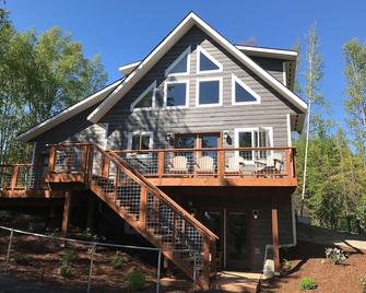 Peaceful unit on beautiful wooded Lot. Minutes to Kenai, Soldotna & Kasiloff. - Soldotna - Building