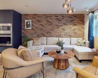 Casa Hotel Elegant 2BR Suite in Leslieville - Toronto - Sala de estar