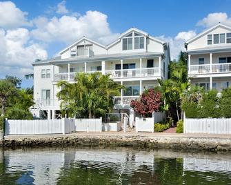Luxury 3-Bedroom Waterfront Home With Pool And Dock! - Key West - Bygning