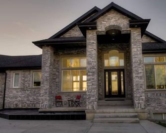 Large Gorgeous Modern Home - Bountiful - Edificio