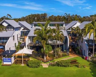 Byron Bay Beachfront Apartments - Byron Bay - Building