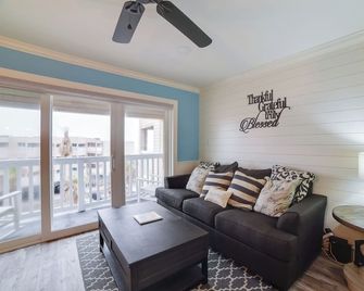 Pool & Direct Beach Access: Corpus Christi Escape - Corpus Christi - Vardagsrum