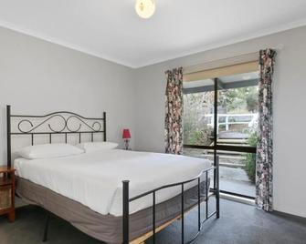 100 on Myer - Lakes Entrance