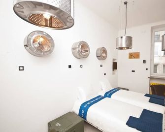 Lofthotel Przychodnia - Varsovia - Habitación