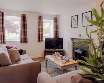 The Granary - 3 Bedroom - Dover - Living room
