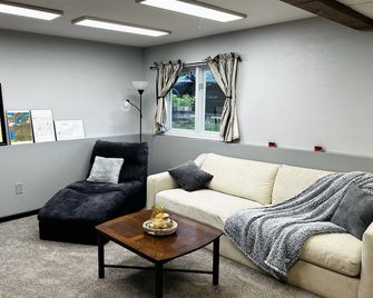 Family-friendly and Pet-friendly - Anchorage - Sala de estar