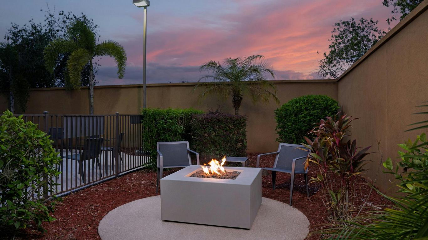 Courtyard by Marriott Lakeland