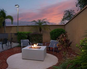 Courtyard by Marriott Lakeland - Lakeland - Patio