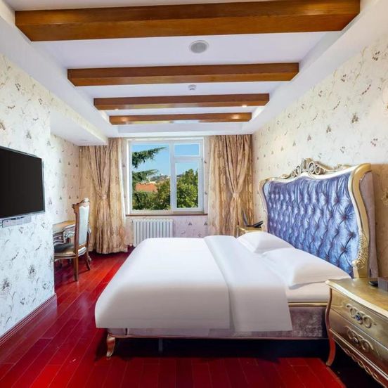 沃德酒店青岛栈桥信号山地铁站店