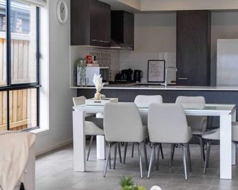 Cranbourne Entire house 4bedroom - Cranbourne