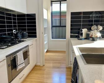 Entire 2 storey home in Tranmere - Campbelltown - Kitchen