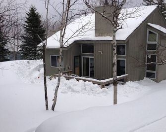 NH/VT break week specials Book now ️️ Ski In/Ski Out Jay Peak Large 3 BR - North Troy - Building