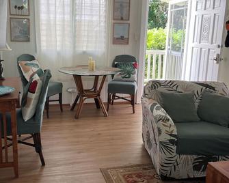 Tropical Anuenue Cottage - Hawaiian Paradise Park - Pokój dzienny