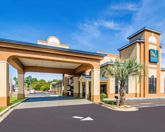 Quality Inn & Suites - Lake City - Edificio