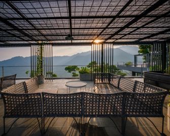 The Upper Clift Resort & Cafe - Bogor - Balcony