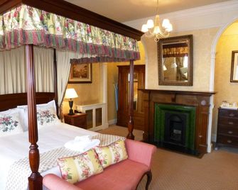 The Bear Hotel - Devizes - Schlafzimmer
