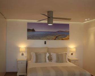 The Infinity 180 Luxury Suites - Chrisi Milia - Bedroom