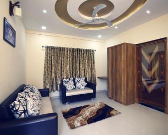 Hotel Girija - Junnar - Living room