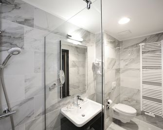 Urban Boutique Hotel Center - Ljubljana - Bathroom