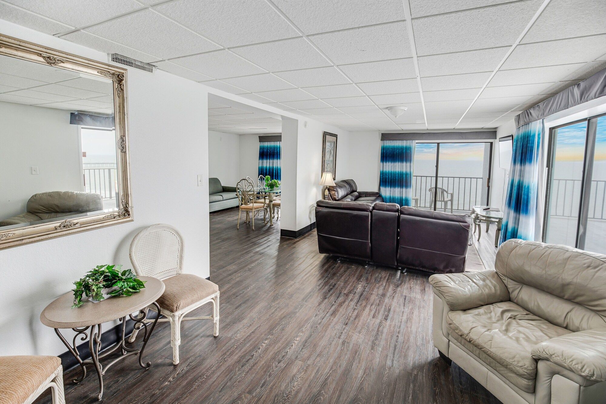 تروبيكال سيز هوتل - ميرتل بيتش - غرفة معيشة