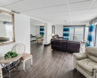 تروبيكال سيز هوتل - ميرتل بيتش - غرفة معيشة