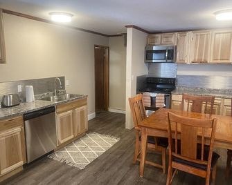 Heidi's Inn - Ilwaco - Kitchen
