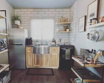 Cut Bank Studio #7 near Glacier National Park! - Cut Bank - Kitchen