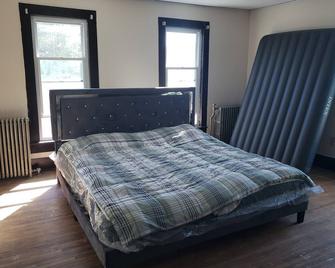 Centrally located Bloomsburg home, within walking to bars and restaurants - Bloomsburg - Schlafzimmer