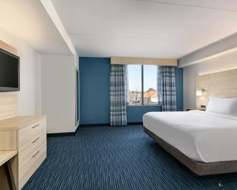 Holiday Inn Express Hotel & Suites Norfolk Airport - נורפולק - חדר שינה