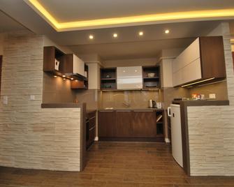 Arpad Bridge Apartments - Budapest - Kitchen