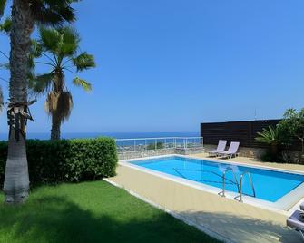The Noverian Scenic Crete 5 Star Hilltop Villa Resort & Spa - Mália - Pool