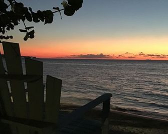 Whistling Bird Resort - Negril - Beach
