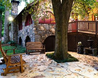 Getaway at Springer's Catch! - Waynesboro - Patio