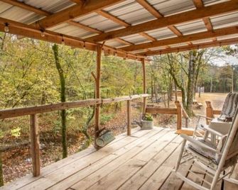 The Lil' Rustic Cabin - Caddo Gap - Balcony
