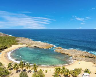 Charming 4-bedroom house with AC, WiFi in lovely Manati - Manatí - Playa