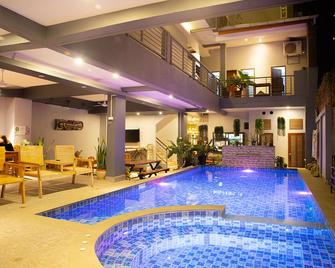 Faraway Suites - Vang Vieng - Басейн