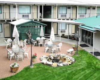 Konkolville Motel - Orofino - Patio