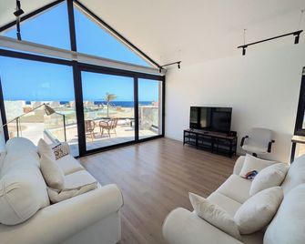 2BR Somabay Villa w Seaviews w Free Beach & Pool & Terrace - Seascape Stays - Soma Bay - Sala de estar