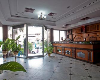Hotel Vishwanath - Lucknow - Front desk