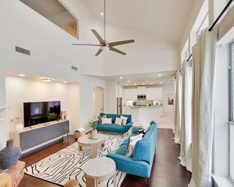 4 Mi to Dtwn: Family Home w/ Games in Frisco - Frisco - Sala de estar