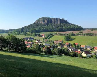 New 2018 Modern Completely Renovated Apartment With A View - Königstein - Vista exterior