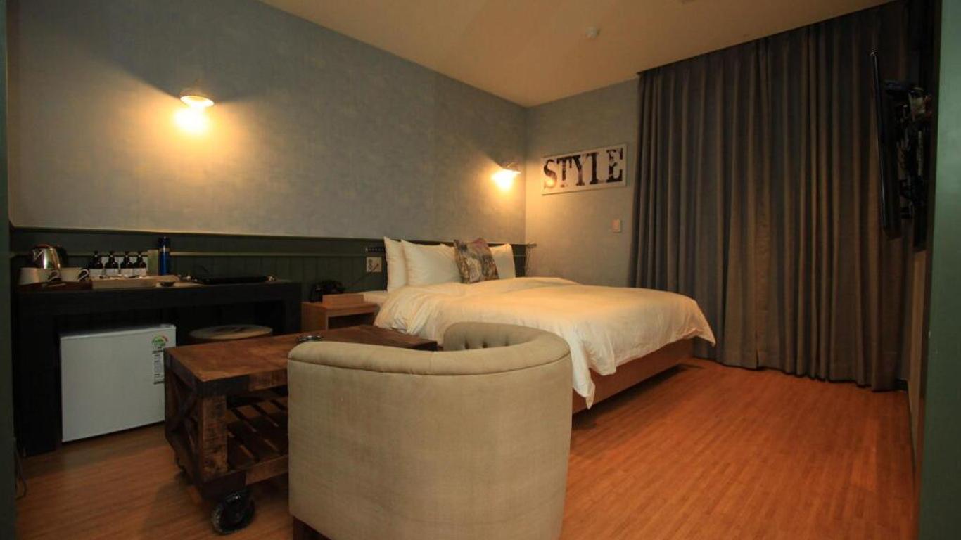 The Hound Hotel Changwon Terminal
