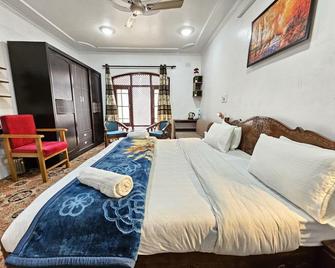 Hotel The Mallard - Srinagar - Slaapkamer